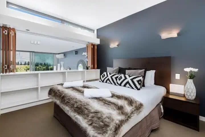 Luxury Lake View - 1 Bedroom ควีนส์ทาวน์ ภายนอก รูปภาพ