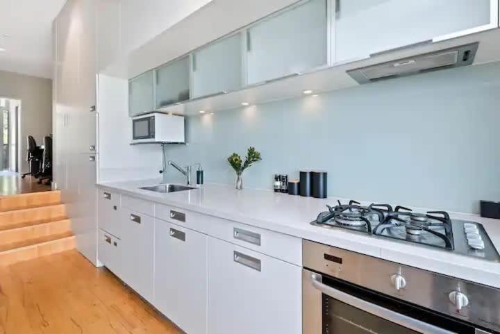 Luxury Lake View - 1 Bedroom ควีนส์ทาวน์ ภายนอก รูปภาพ